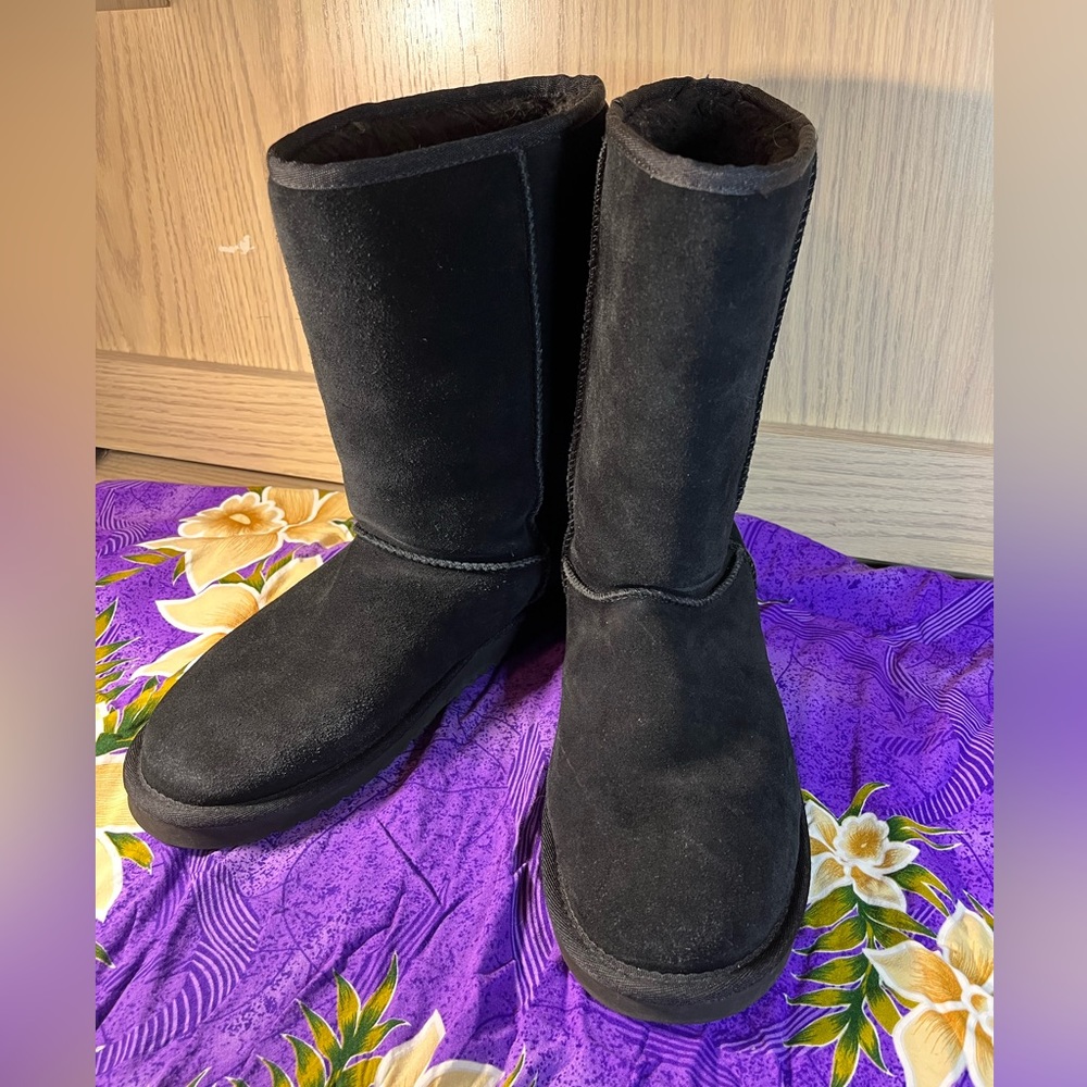 KOOLABURRA  by UGG Women’s Size 10. Black UC